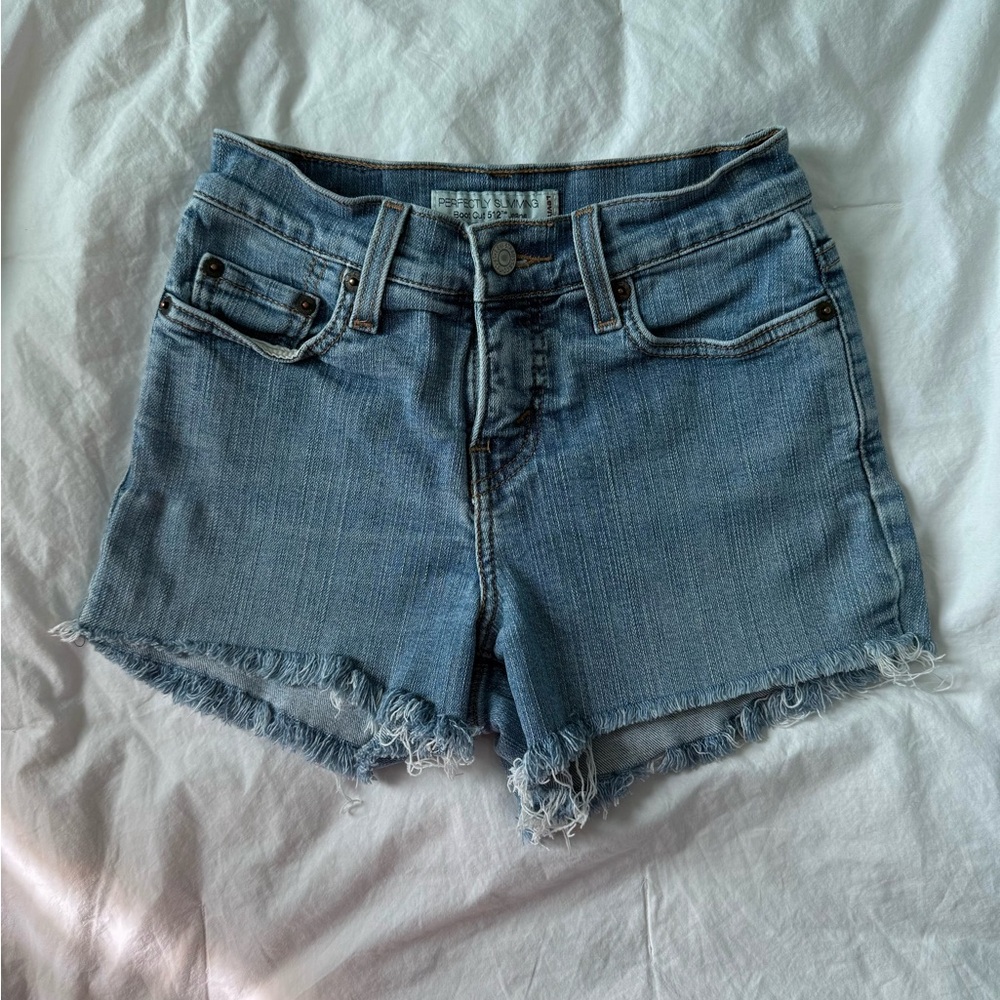 Levi’s Women’s Perfectly Slimming 512 Jean Shorts Y2K (Size 2P)